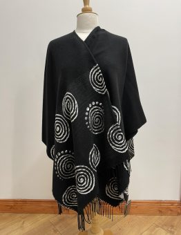Reversible Celtic Pattern Shawl in Black and Grey